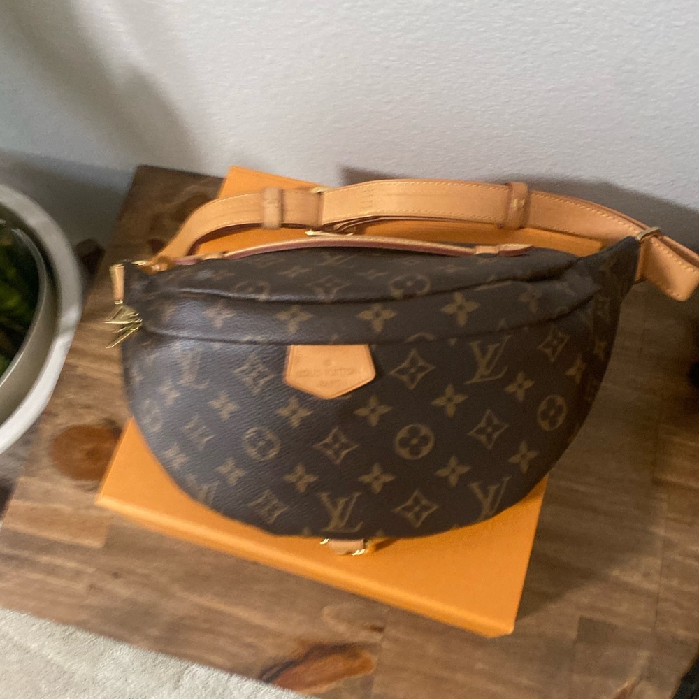 LV BUMBAG